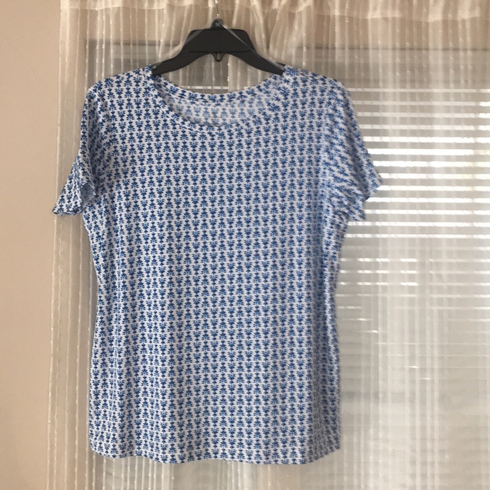 Gorgeous blue and white tee